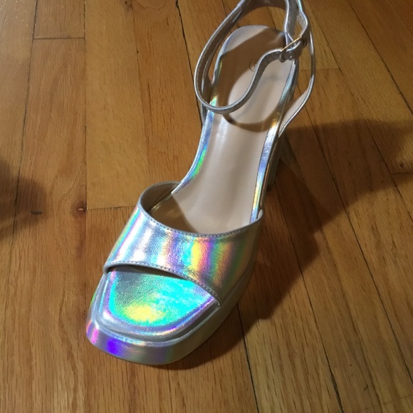 Holographic Silver Strappy Sandals 4 & 1/2 in block heel women’s 6 - Picture 2 of 4